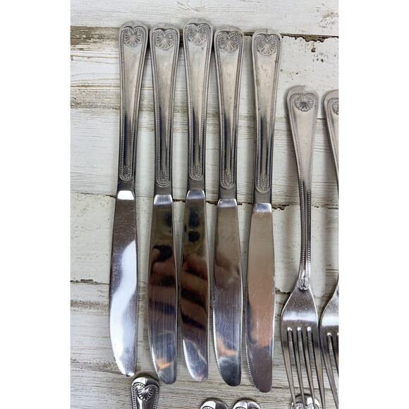 Towle Supreme Cutlery ENGLISH SHELL Stainless 36 Pc Flatware Set Japan - Picture 2 of 9